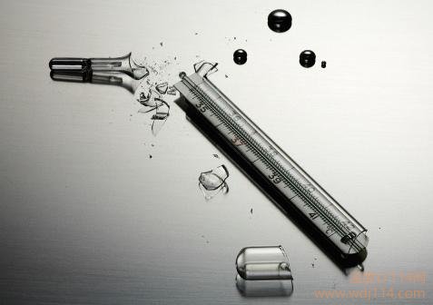溫度計(jì)碎了，溫度計(jì)摔碎了水印怎么處理？